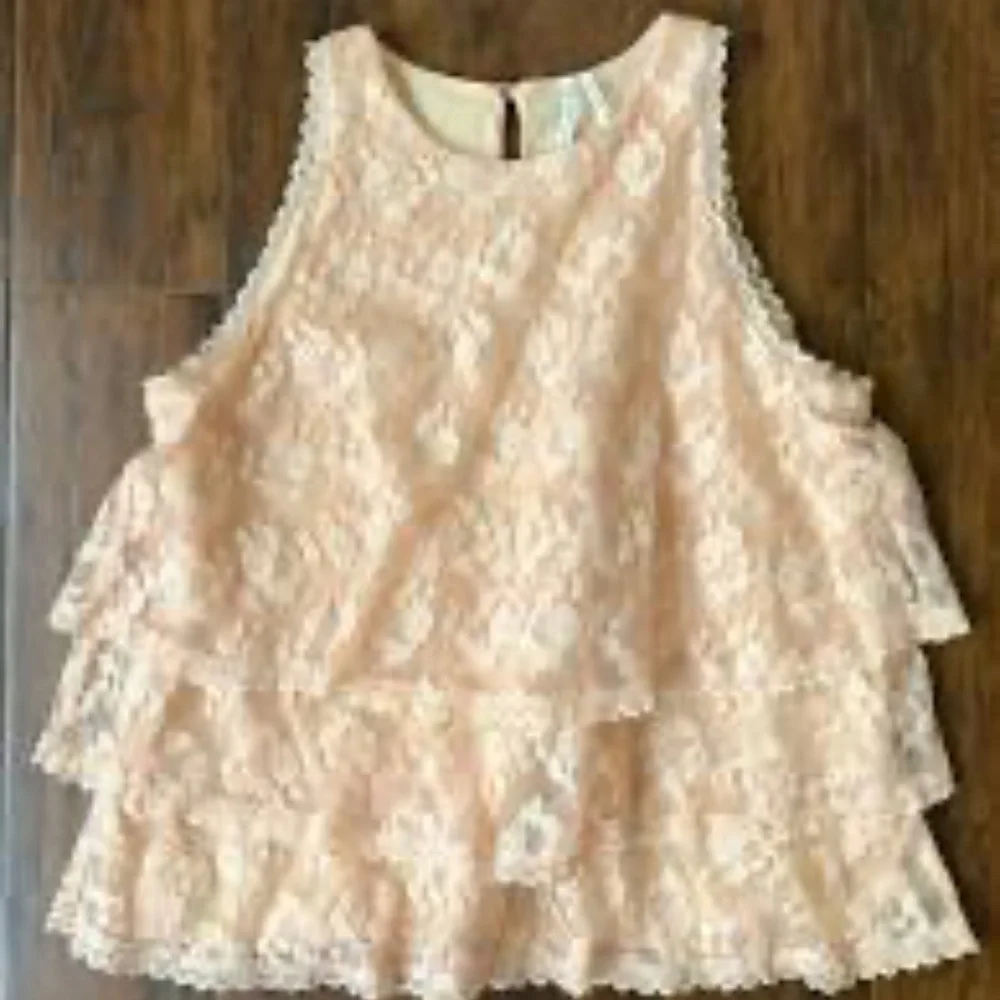 Anthropologie Tiered Boho Classic Lace Blouse Size Small Like New OOS - Picture 3 of 5